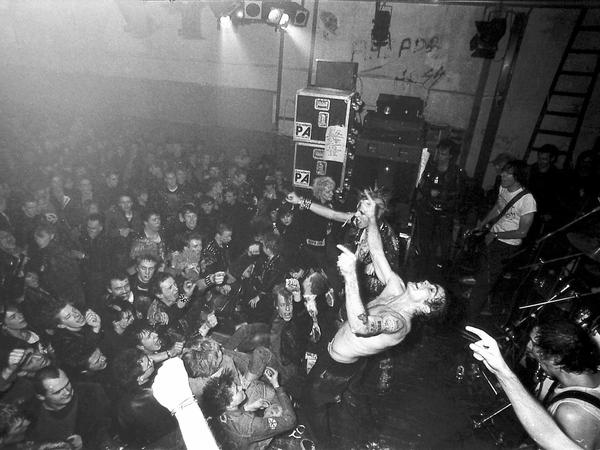 Noch härter, noch schneller, noch mehr auf die Fresse. Black Flag mit Sänger Henry Rollins 1983 im Berliner Club SO 36.