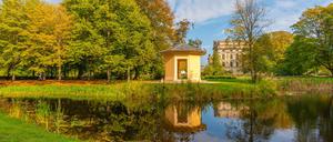 Paradiesisch. Der Gartenbaumeister Lenné löste die ursprüngliche Strenge des 120 Hektar großen Schlossparks Ludwigslust auf, um ihn noch natürlicher wirken zu lassen. 