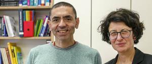 Prof. Dr. med. Uğur Şahin und Dr. Özlem Türeci. Ihr Schwerpunkt liegt auf der Erforschung neuer immuntherapeutischer Wirkstoffe und der Entwicklung von Antikörpern und impfstoffbasierten Behandlungskonzepten für solide Tumore.