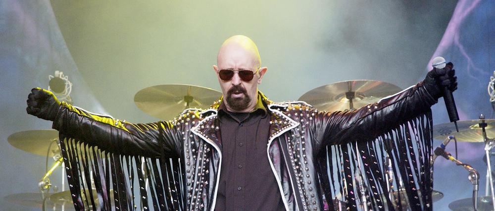 Rob Halford bei einem Auftritt mit Judas Priest beim Ozzfest im Jahre 2004.