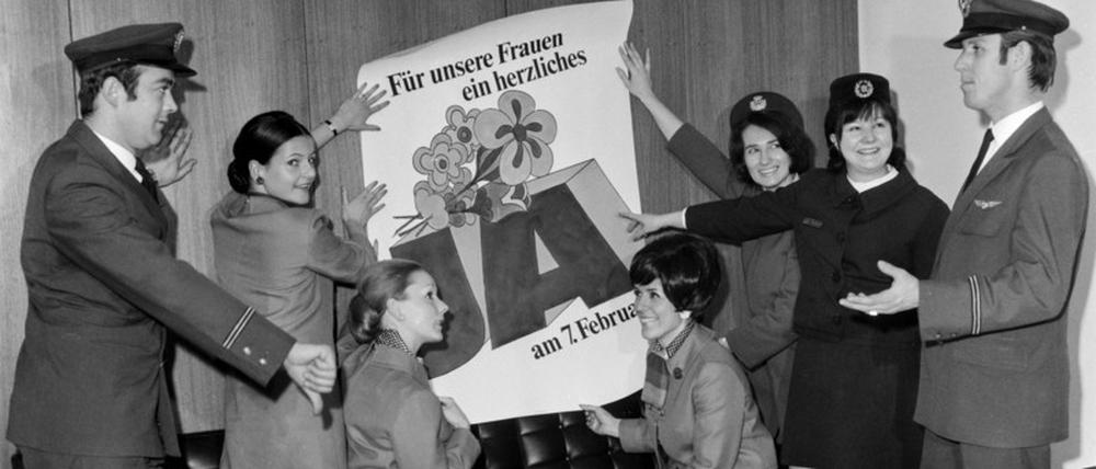 Anfang Februar 1971: Stewardessen werben für das Frauenwahlrecht in der Schweiz. 