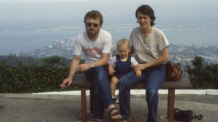 Stefan und Renate Loose mit Mischa Anfang 1984 auf dem Penang Hill, Malaysia. 