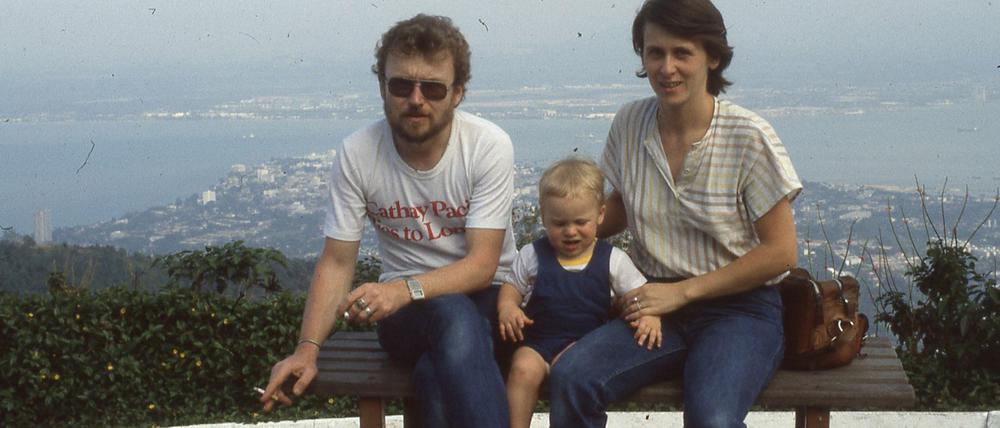 Stefan und Renate Loose mit Mischa Anfang 1984 auf dem Penang Hill, Malaysia. 