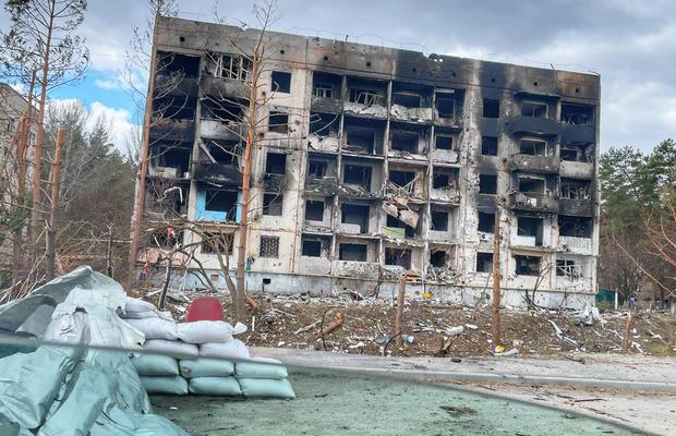 Zerschossenes Gebäude nahe Kiew.