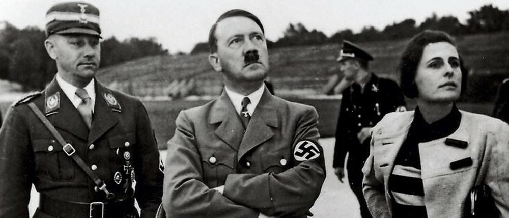 Roter Faden.  Leni Riefenstahl mit Adolf Hitler im Jahr 1934. 