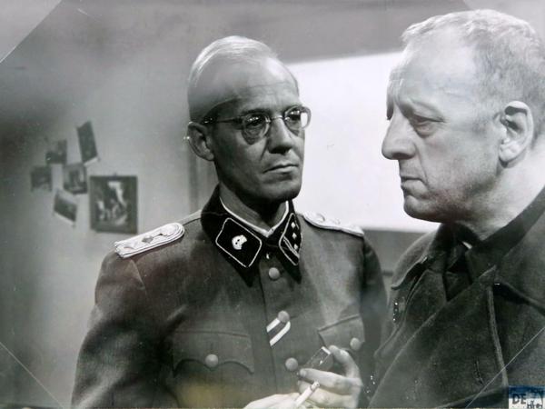 Herbert Köfer im Film "Nackt unter Wölfen" von 1963 mit Erwin Geschonneck (rechts)