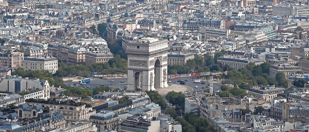 Abschied vom Triumphbogen. Die Pariser kehren ihrer Stadt und den teuren Immobilienpreisen den Rücken. 
