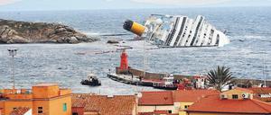 Nah an der Küste: Die Costa Concordia sank wenige hundert Meter vor dem Hafeneingang.