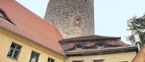 Burg Rabenstein im Hohen Fläming. Mehr Jugendherberge als Hotel, deshalb kann der Wanderer hier preiswert übernachten. Foto: ddp