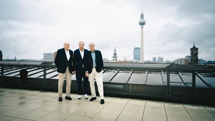 Walter Momper, Klaus Wowereit, Eberhard Diepgen (von links) auf der Dachterrasse des  Humboldtforums.  