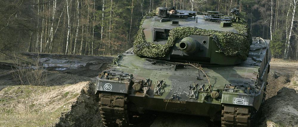 Einem Rheinmetall-Sprecher zufolge könnten 29 Leopard-Panzer vom Typ 2A4 bereits bis Mai bereitstehen.
