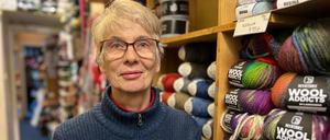 Maren Meier ist die Inhaberin vom „Schuhkarton“: Ihren Woll-Laden gibt es bereits seit 1995 am Teltower Damm.