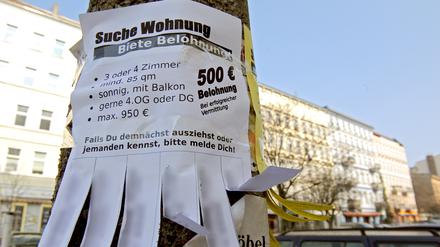 Viele Berliner suchen verzweifelt eine Wohnung, die sie bezahlen können.