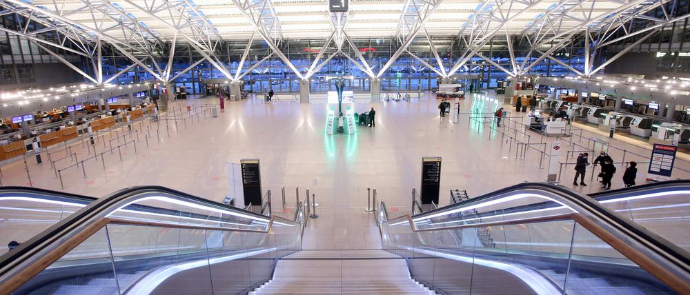 Der Helmut-Schmidt-Flughafen hat seine Bodenprozesse seit Ende 2021 klimaneutral organisiert - da war der BER gerade erst ein Jahr eröffnet.