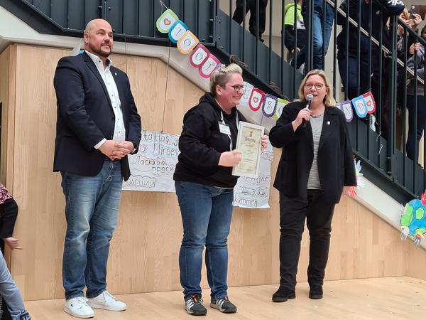 Bürgermeister, Schulleiterin, Schulstadträtin: Spandau feiert die neue Schule.