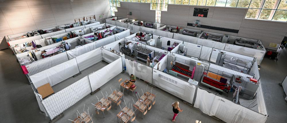 August 2022: Flüchtlinge aus der Ukraine sind in einer Notunterkunft, der Kreissporthalle in Radolfzell am Bodensee, untergebracht.