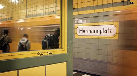 Der U-Bahnhof Hermannplatz in Berlin-Neukölln. Der Signa-Neubau könnte den Betrieb gefährden.