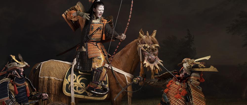 Mut ist eine Tugend. Die Fotokünstlerin Sylwia Makris interpretiert Kerntugenden der Samurai-Lehre neu. Ihre Arbeiten sind derzeit im Samurai-Museum zu sehen. 