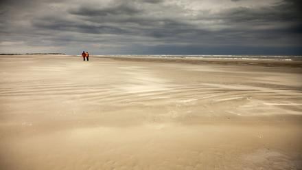 Strand von Spiekeroog. An der Küste ist es oft einfacher, Abstand zu anderen Menschen zu halten.