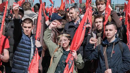 Junge Kommunisten demonstrieren am 1. Mai 2021 - die neue Garde der Partei gewinnt an Ansehen in Russland. 
