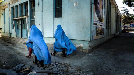Ein Bild der Vergangenheit: Frauen im Jahr 2018 auf dem Weg zu den Parlamentswahlen in Kabul.