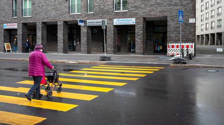 Zebrastreifen sind eine Möglichkeit, die Stadt für ältere Menschen sicherer zu machen. (Symbolbild)