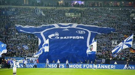 Schalkes Sponsoring-Vertrag mit Gazprom stößt auf Kritik.