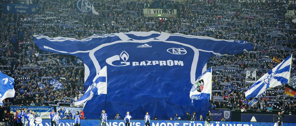 Schalkes Sponsoring-Vertrag mit Gazprom stößt auf Kritik.