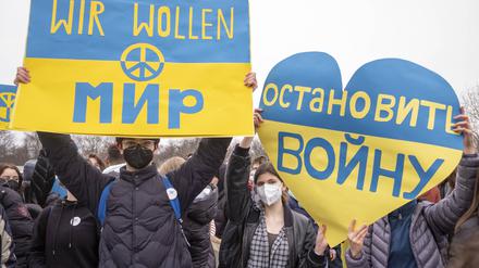 Berliner Schüler demonstrieren gegen den Krieg in der Ukraine. 