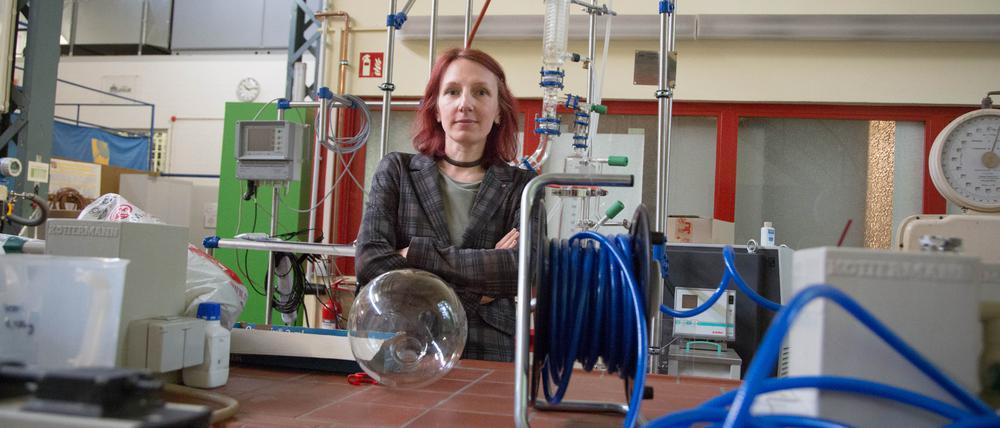 Geraldine Rauch, Präsidentin der Technischen Universität Berlin, einem Labor ihrer Uni. 