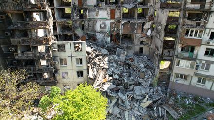 Zum Widersinn dieses Krieges zählt, dass die russische Armee nun gerade in den Gebieten des Landes wütet, in denen hauptsächlich russischsprachige Ukrainer leben. Hier ein Bild der Zerstörung in Mariupol.