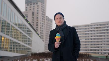 Eiscreme-Reporter auf Sinnsuche: Felix Theissen in „All Das Schoene“ an der Berliner Vagantenbuehne