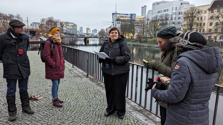 Anna Kurnosova bei einer Stadtführung durch Berlin von der Organisation „Querstadtein“.