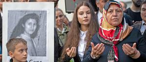  Mevlüde Genç (re.) verlor fünf Töchter und Enkelinnen bei dem Anschlag von Solingen am 29. Mai 1993 und trat dennoch für Versöhnung ein. 