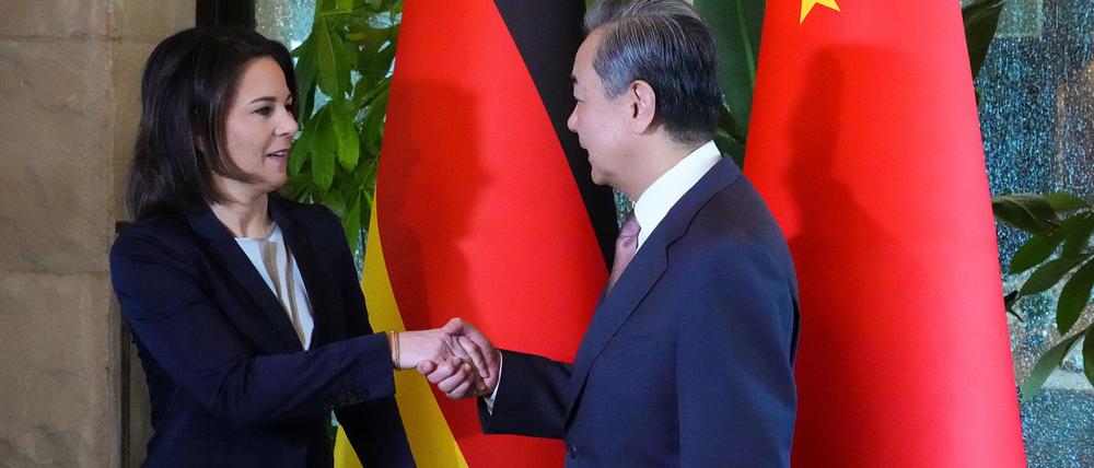 Außenministerin Annalena Baerbock (Bündnis 90/Die Grünen) und Wang Yi, Mitglied des Politbüros und Direktor des Büros der Kommission für Auswärtige Angelegenheiten des Zentralkomitees Chinas.