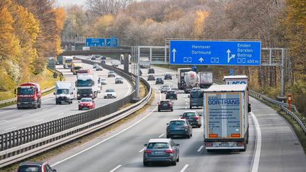 Auf deutschen Straßen sollen nach dem Willen der Bundesregierung künftig mehr E-Autos fahren. Doch das gesetzte Ziel ist derzeit außer Reichweite.