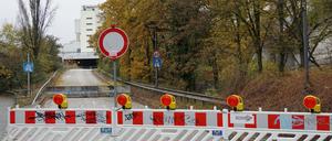 Der wegen Brandschutzmängeln gesperrte Autotunnel an der Schlangenbader Straße in Wilmersdorf soll saniert werden.