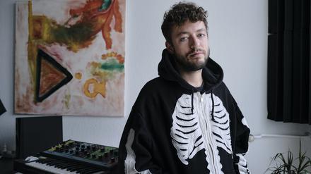 BERLIN, 19.09.2022. Porträt von Hip-Hop-Produzent Max on the Beat in seinem Homestudio, Berlin.