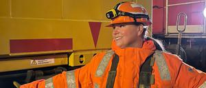 Janin Bleß (31) lässt sich bei der DB Cargo AG zur Eisenbahnerin im Betriebsdienst Fachrichtung Lokführer und Transport ausbilden.