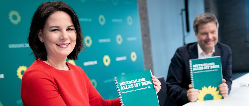 Annalena Baerbock und Robert Habeck, Bundesvorsitzende von Bündnis 90/Die Grünen, stellen den Entwurf des Grünen-Wahlprogramms für die Bundestagswahl vor.