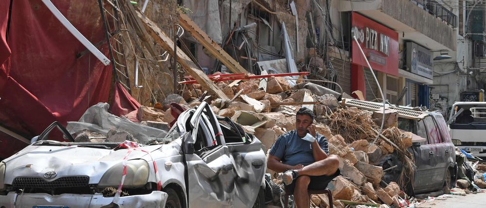 Telefonat in Trümmern: Straßenszene aus Beirut.