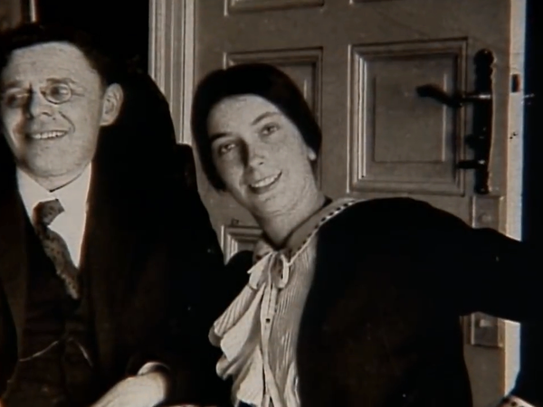 1939 gelang es Charlotte Gossels (hier mit Benno Lewy), die Brüder Werner und Peter Gossels in das noch unbesetzte Frankreich zu schicken. Von dort gelang ihnen die Flucht in die USA. 