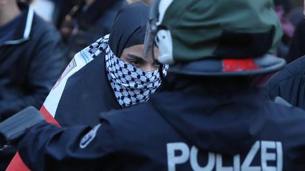 Die Polizei bei einer propalästinensischen Demonstration in Berlin