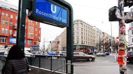 Die Rosenthaler Straße rund um den Rosenthaler Platz in Berlin-Mitte # Die Rosenthaler Straße rund um den Rosenthaler Platz in Berlin-Mitte hat kaum noch bezahlbaren Wohnraum. Es entstehen immer mehr Hotels, Restaurants und feine Läden, was die Anwohnern immer mehr verärgert. Einem kleinen Mini-Markt wurde jetzt gekündigt. 