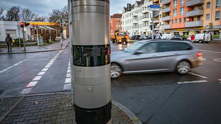 Blitzersäule PoliScan Speed in der Scharnweberstraße / Antonienstraße in Berlin-Reinickendorf