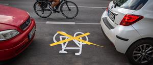 Mit gelben Markierungen wurde der Radweg zunächst wieder annulliert.