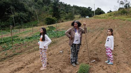 Frieden auf Erden: So heißt die Siedlung, in der Sirley Gil mit ihrer Familie lebt und unter anderem  Bananen, Limonen, Bohnen, Süßkartoffeln und Maniok anbaut.