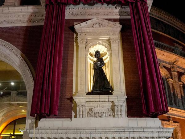 Diese neue Statue zeigt Elisabeth II.