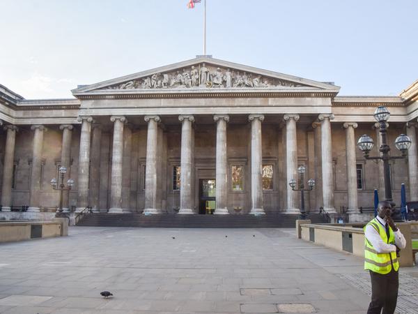 Das British Museum in London, das jährlich Millionen Menschen besuchen, verwahrt bedeutende Kulturschätze der Menschheit.