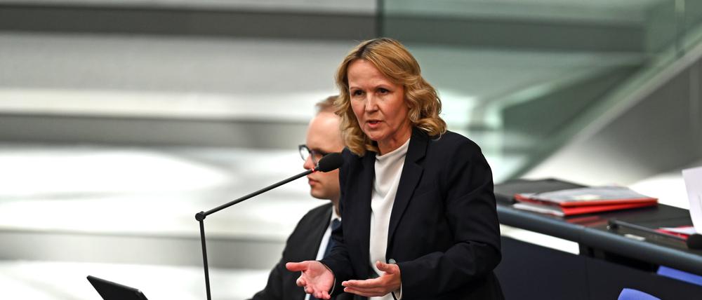 Bundesumweltministerin Steffi Lemke, hier im April im Bundestag, spricht sich für ein Tempolimit aus.
